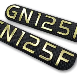 EMBLEMA TAPA LATERAL – GN 125 F
